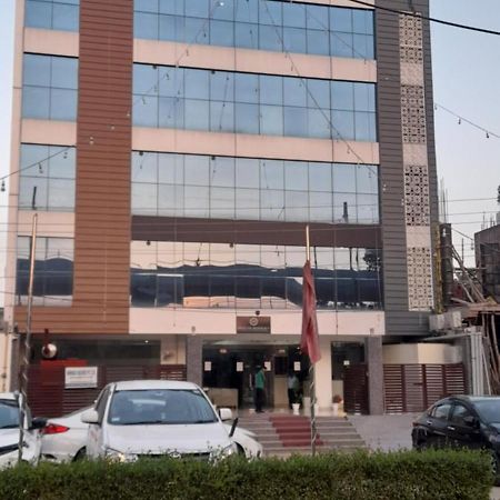 Immense Residency Hotel Faridabad Buitenkant foto