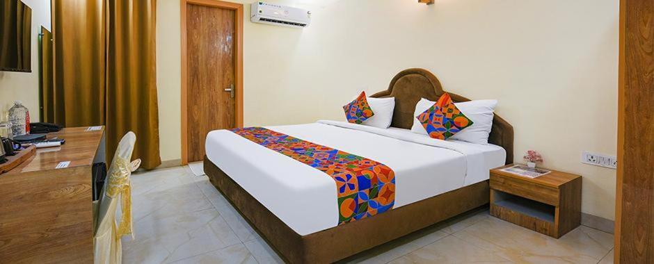 Immense Residency Hotel Faridabad Buitenkant foto